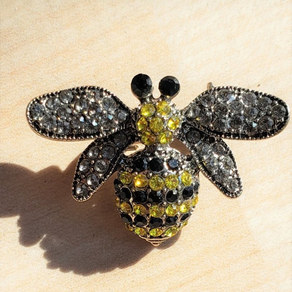 Bee pin